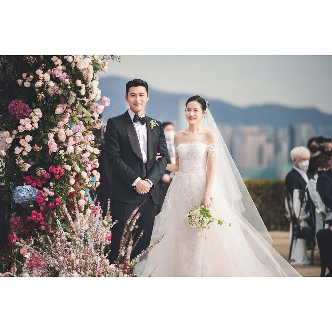 Akhirnya Hyun Bin dan Son Ye Jin Membagikan Foto Pernikahan Mereka.